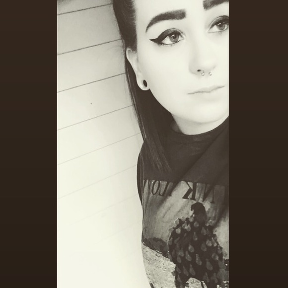 Meet your Posher, Caroline - Picture 1 of 1